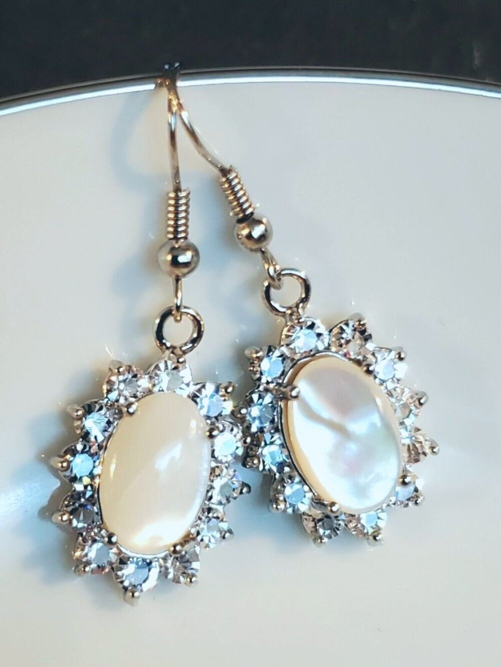 Elegant Mother Pearl Shell Oval Cab Lab Diamonds Silver Platinum Plated Earrings - Picture 6 of 7